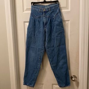 VINTAGE and rare!   GITANO 80s high rise pleated mom jean Women’s size 9/10!
